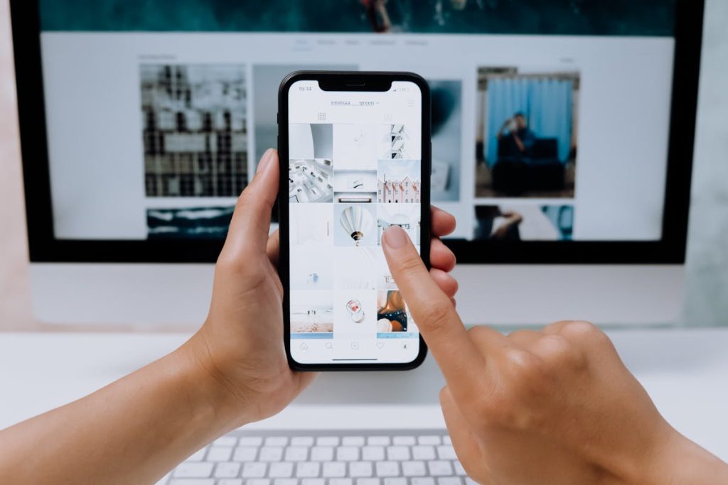 A person choosing an image element for a template