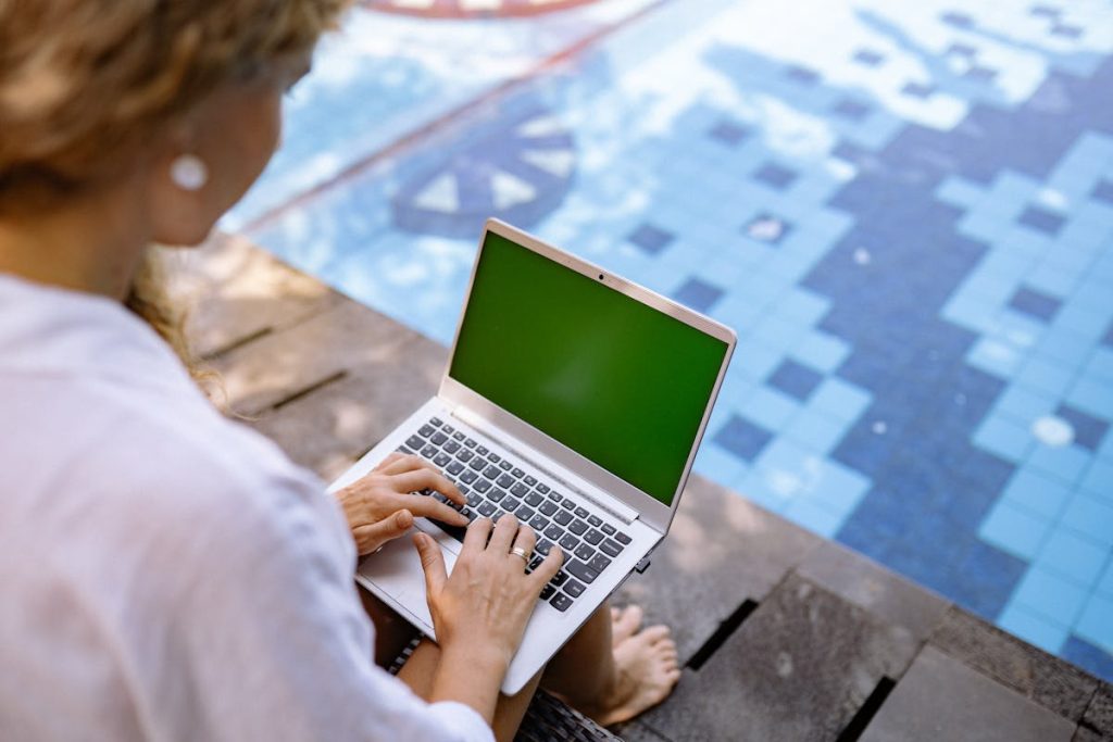 Remote worker building side income while relaxing poolside on vacation