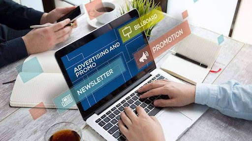 An affiliate mDiscover 5 proven affiliate tricks to earn $2K/month fast. Learn practical strategies, tools, and steps to grow your passive income today!arketer at a desk focused on creating ads and newsletter on his laptop