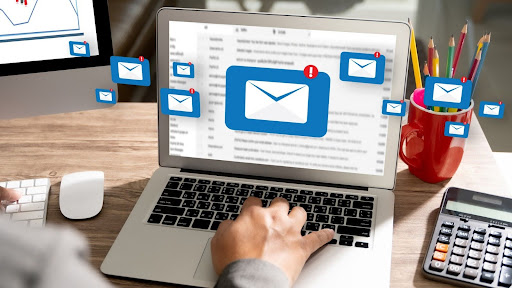 A professional email marketer displaying email marketing tips tailored for small business