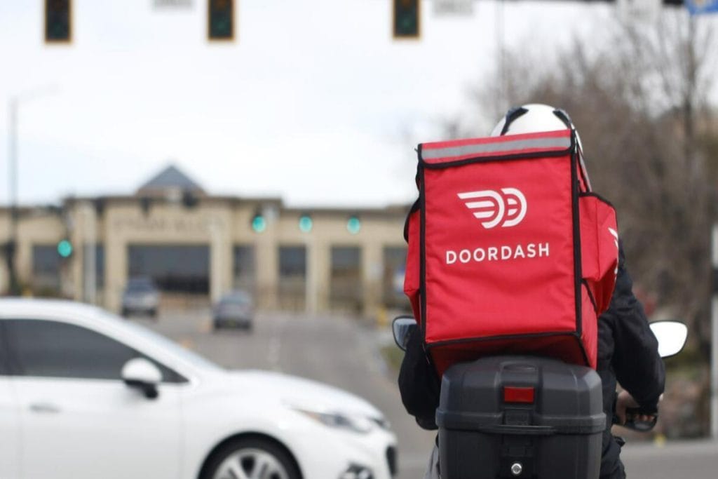 doordash-food-delivery-driver-earn-money-2025