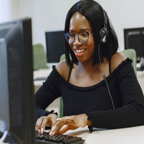 How to Become a Virtual Assistant That Earns Monthly in 2025