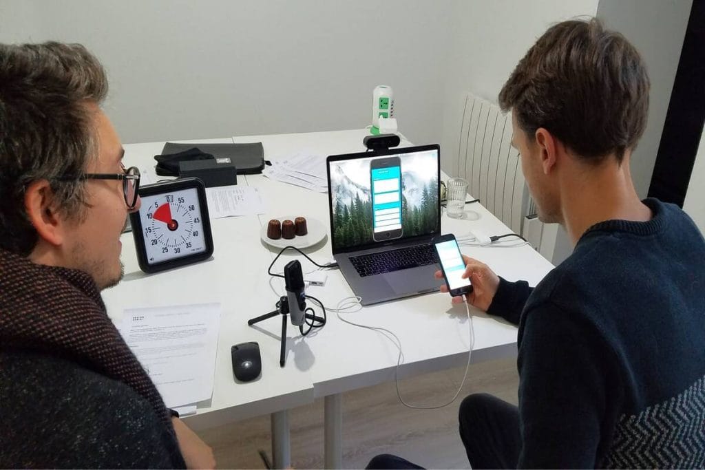 two-women-in-research-study-discussion